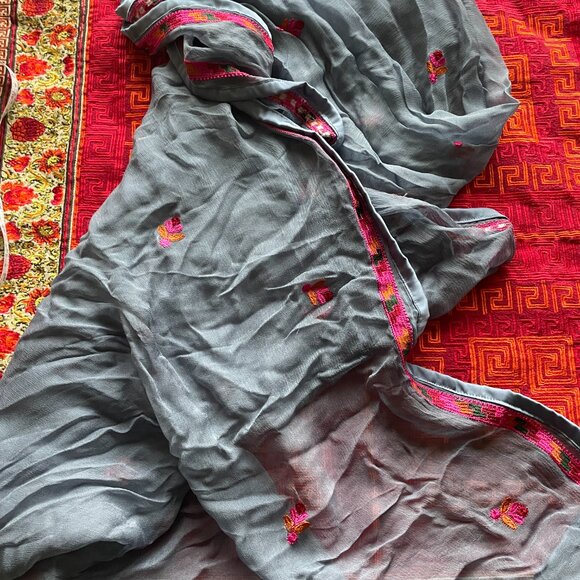 3 piece salwar kameez set in gray with vibrant embroidery - Picture 6 of 16